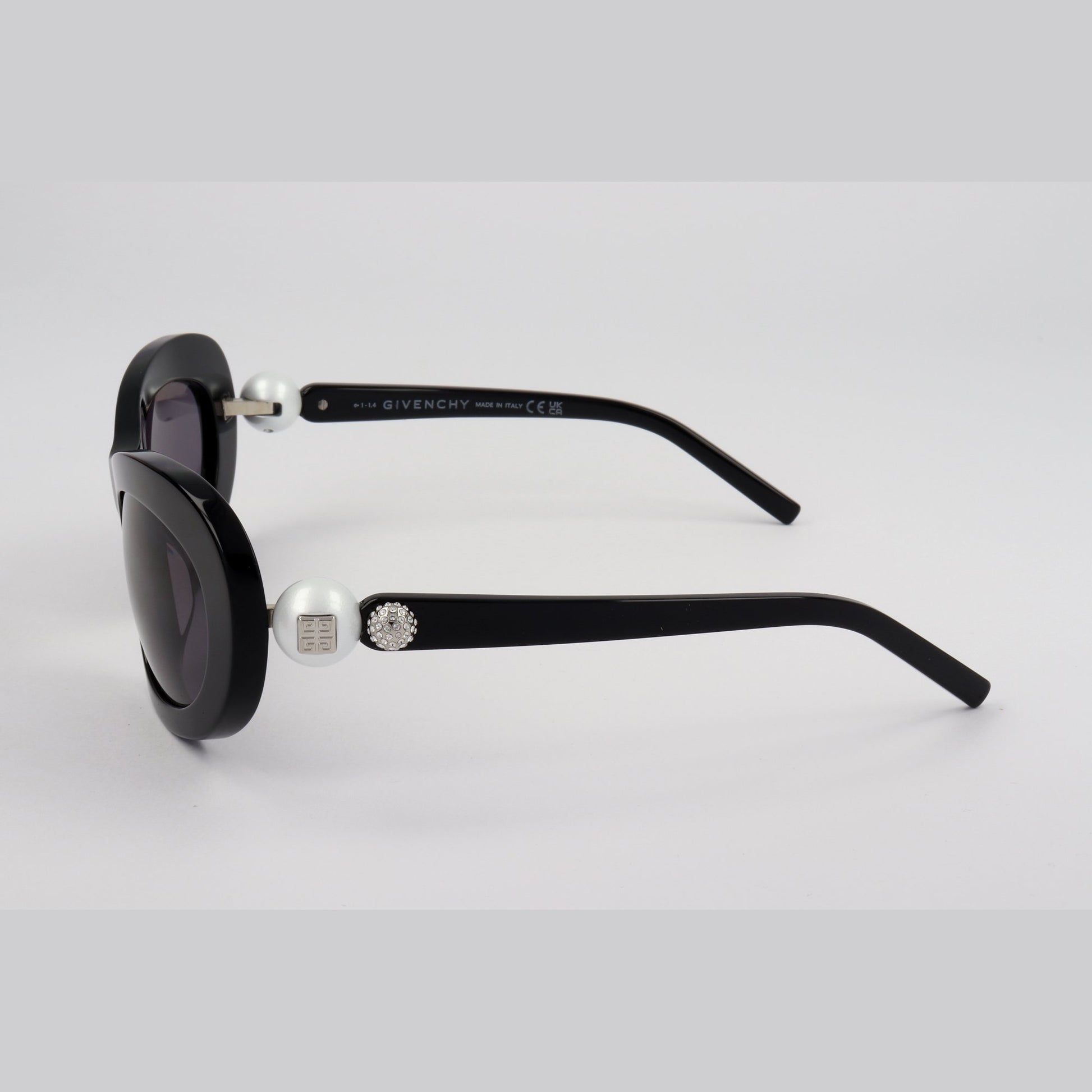 Givenchy GV40070U